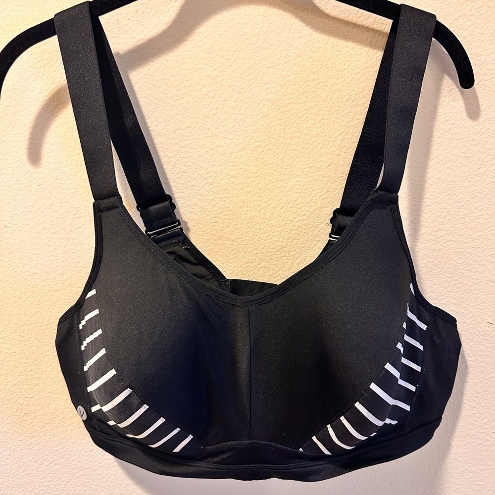 Modern and stylish Gently Used Sports Bra